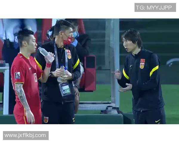 足球明星因涉嫌违法被警方拘留引发球迷热议与媒体关注